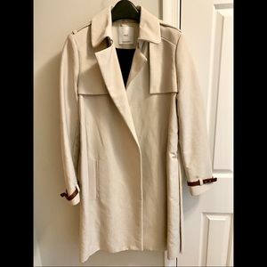 Cute trench coat with leather details 😍